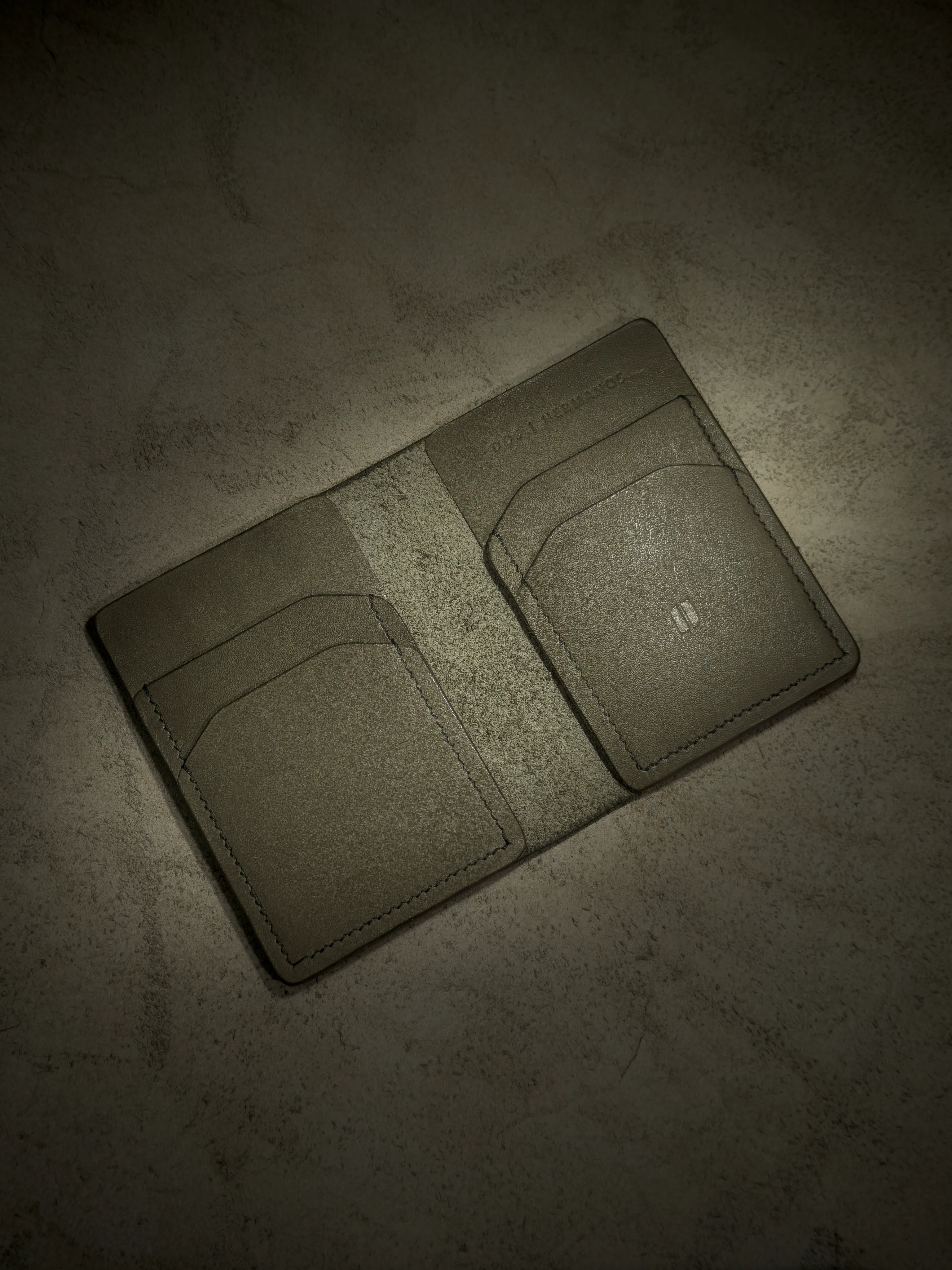 Dos Hermanos leather goods